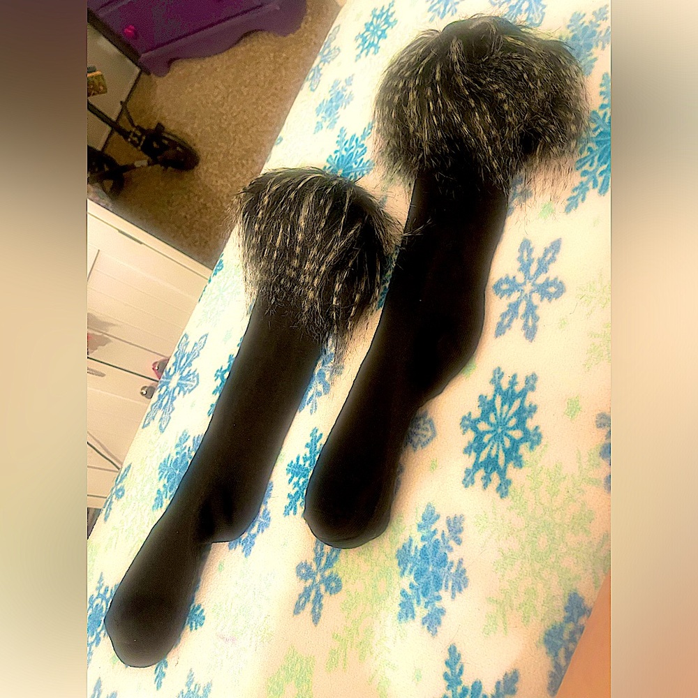 stretchy socks with faux fur top nwot vintage